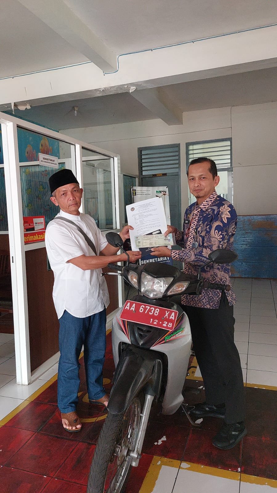 Tertib Administrasi Pengelolaan Aset, Bapas Magelang Resmi Serahkan Motor Lelang kepada Pemenang
